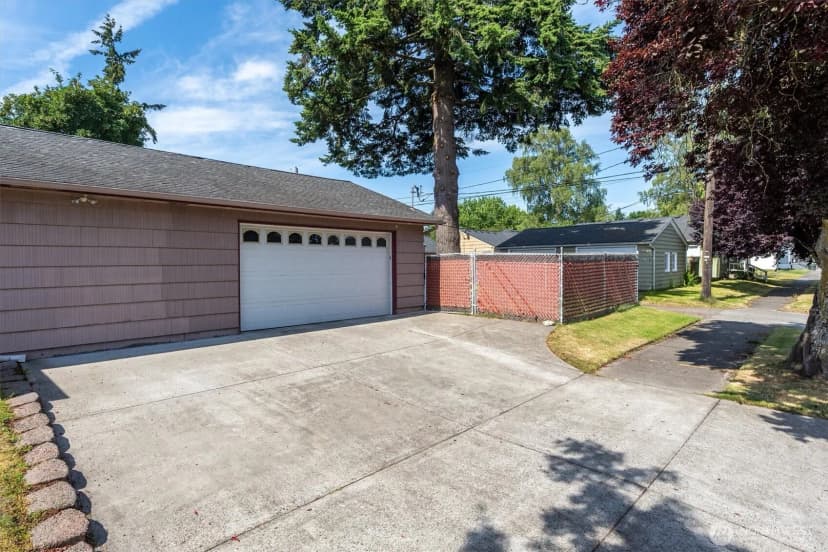 Property photo for 1447 9th Avenue, Longview photo 32