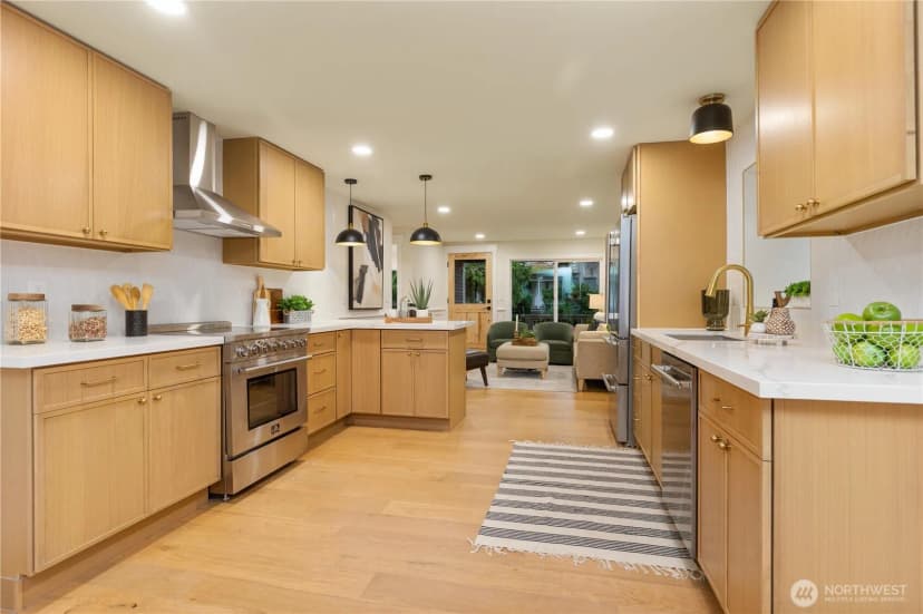 Property photo for 715 27th Avenue, Seattle photo 11