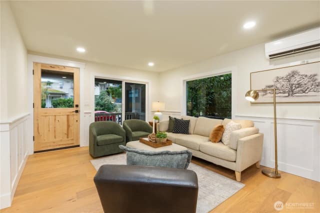 Property photo for 715 27th Avenue, Seattle photo 4