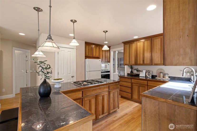 Property photo for 510 3rd Avenue N, Edmonds photo 16