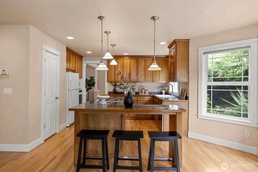 Property photo for 510 3rd Avenue N, Edmonds photo 14