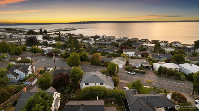 Property photo for 510 3rd Avenue N, Edmonds photo 40