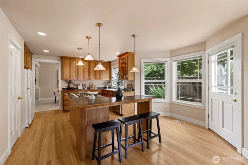 Property photo for 510 3rd Avenue N, Edmonds photo 15