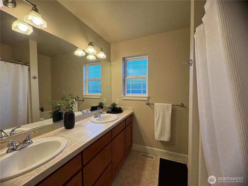 Property photo for 510 3rd Avenue N, Edmonds photo 33