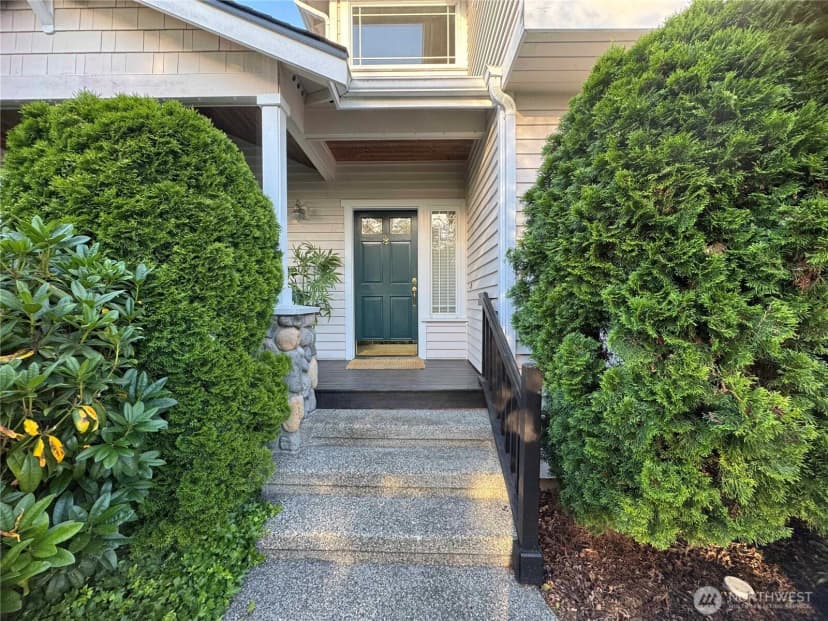 Property photo for 510 3rd Avenue N, Edmonds photo 4