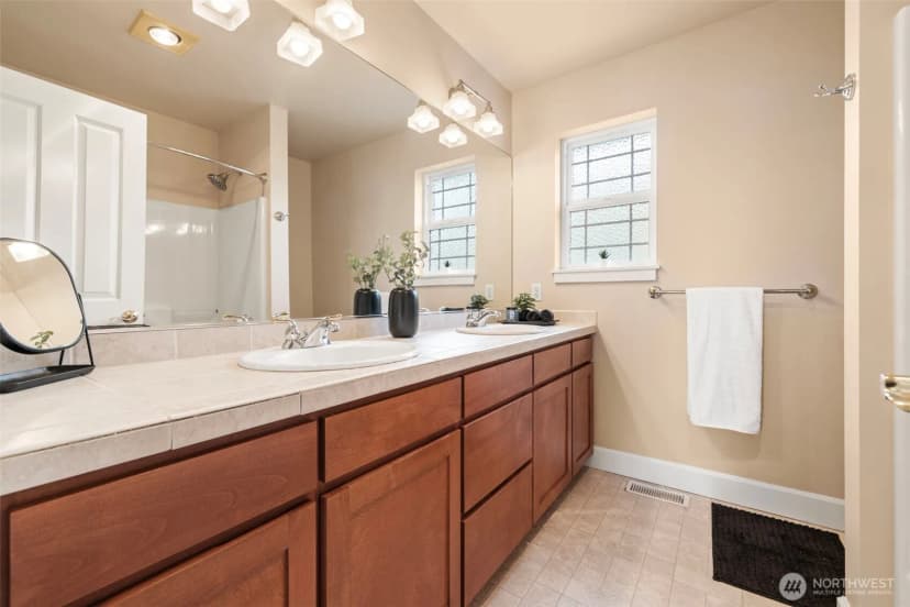 Property photo for 510 3rd Avenue N, Edmonds photo 32