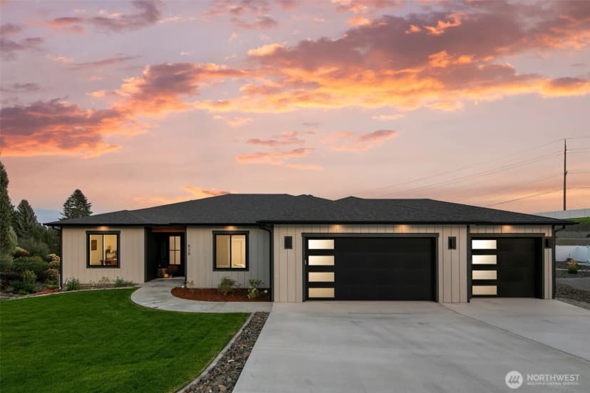 Property photo for 838 Autumn Crest Drive, Wenatchee