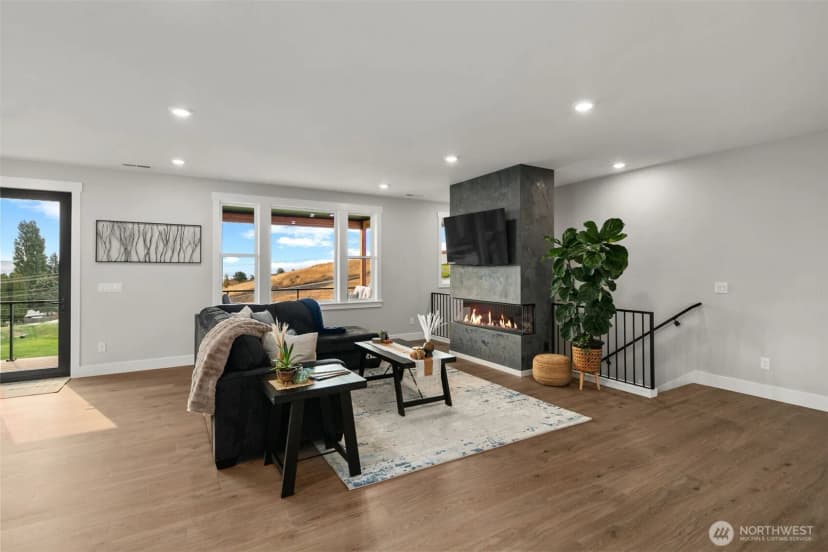 Property photo for 838 Autumn Crest Drive, Wenatchee photo 3