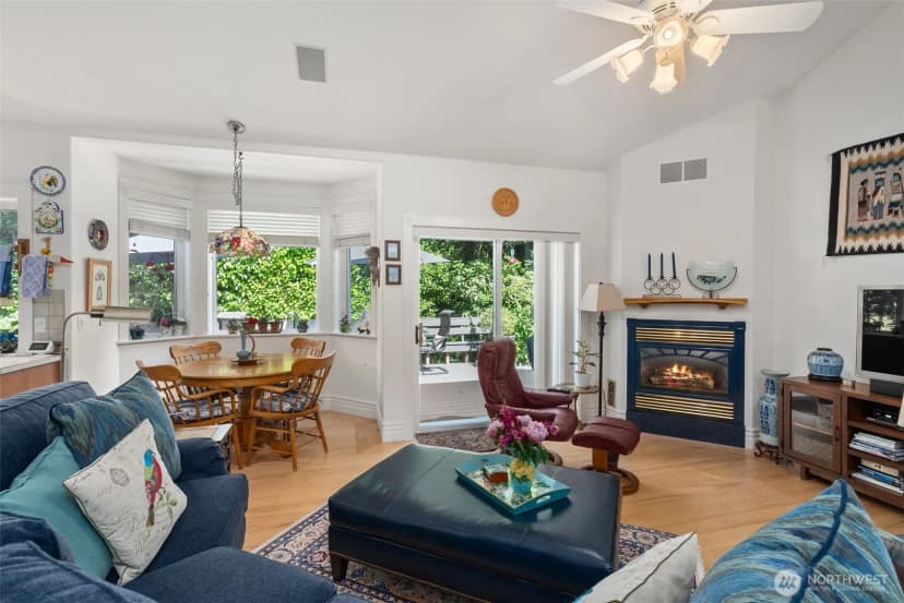 Property photo for 7201 Holly Hedge Sw #8, Lakewood photo 8