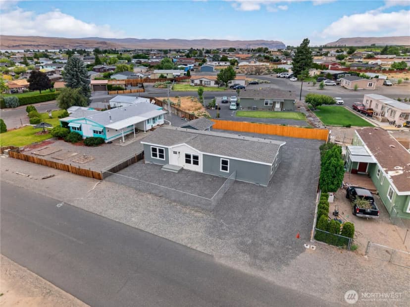 Property photo for 412 Sw Thunderbird Way, Mattawa