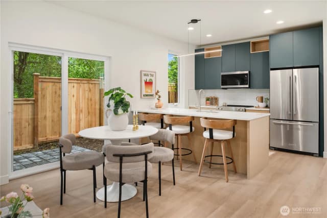 Property photo for 112 29th Avenue E, Seattle photo 3