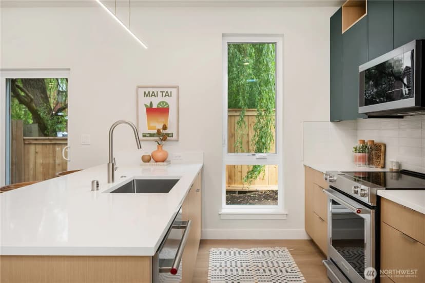 Property photo for 112 29th Avenue E, Seattle photo 6
