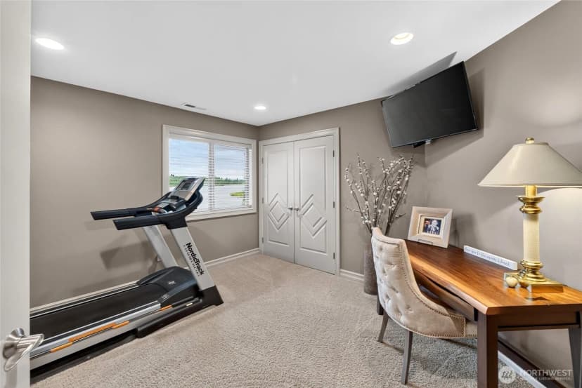 Property photo for 20208 Island Parkway East, Lake Tapps photo 32