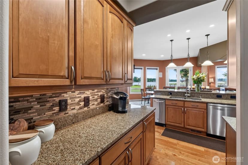 Property photo for 20208 Island Parkway East, Lake Tapps photo 12