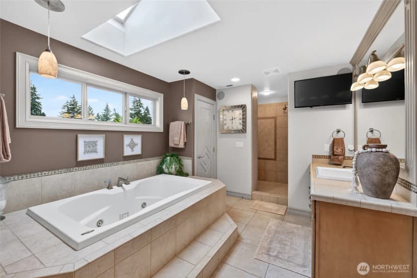 Property photo for 20208 Island Parkway East, Lake Tapps photo 28