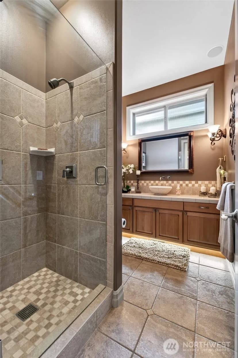 Property photo for 20208 Island Parkway East, Lake Tapps photo 24