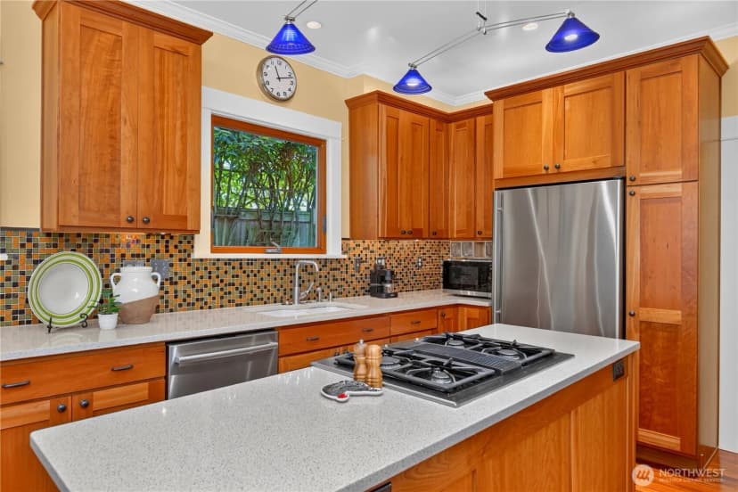 Property photo for 7337 Jones Avenue Nw, Seattle photo 9
