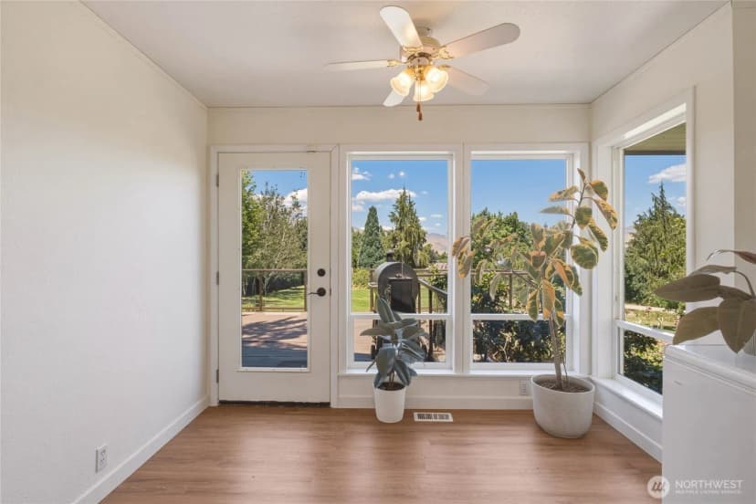 Property photo for 1310 Red Apple Road, Wenatchee photo 11