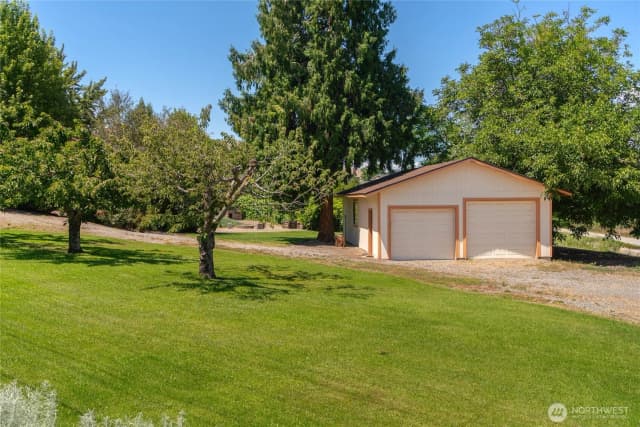 Property photo for 1310 Red Apple Road, Wenatchee photo 3