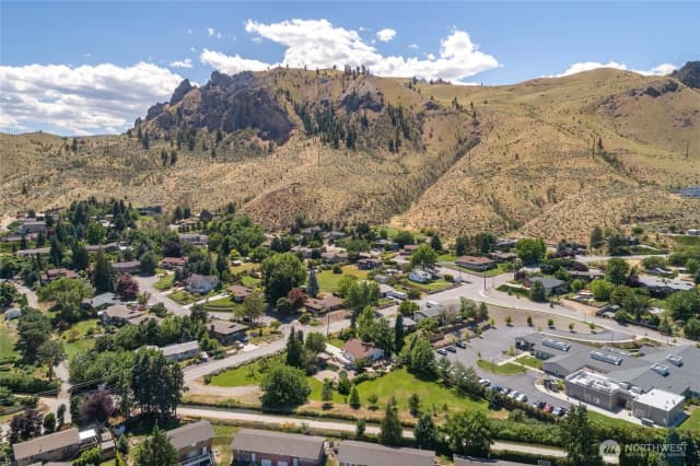 Property photo for 1310 Red Apple Road, Wenatchee photo 4