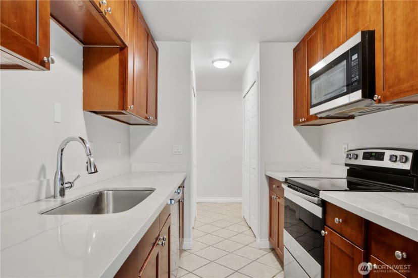 Property photo for 321 Bellevue Way Se #203, Bellevue photo 5