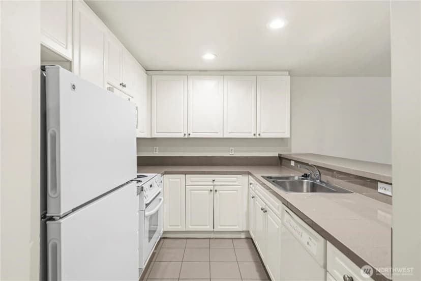 Property photo for 321 10th Avenue S #610, Seattle photo 7