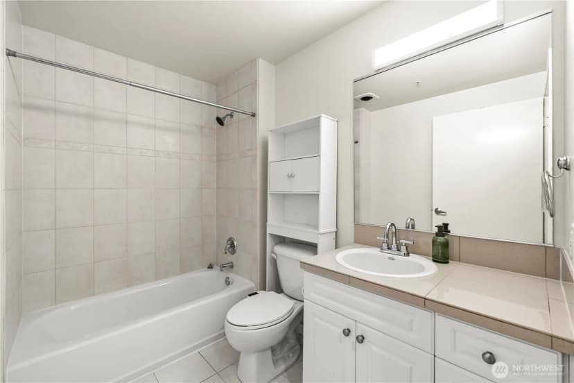 Property photo for 321 10th Avenue S #610, Seattle photo 16