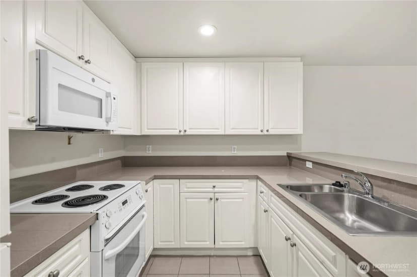 Property photo for 321 10th Avenue S #610, Seattle photo 5