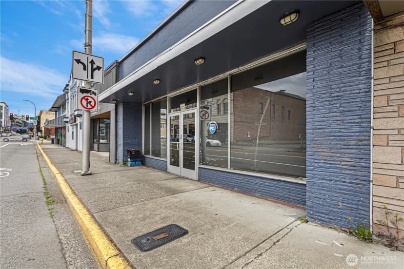 Property photo for 325 E Main Street, Auburn photo 4