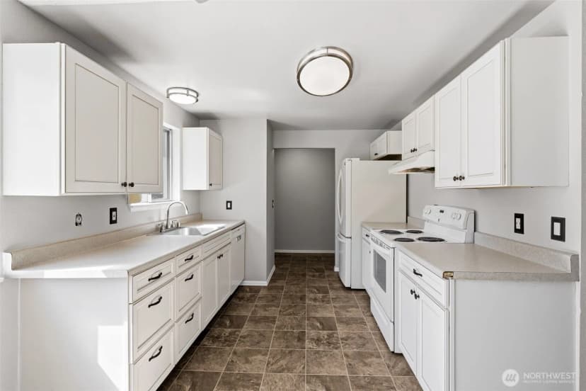 Property photo for 802 Oakcrest Drive Se, Lacey photo 11