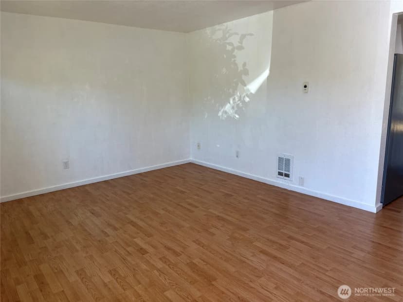 Property photo for 158 S 152nd Street, Burien photo 11