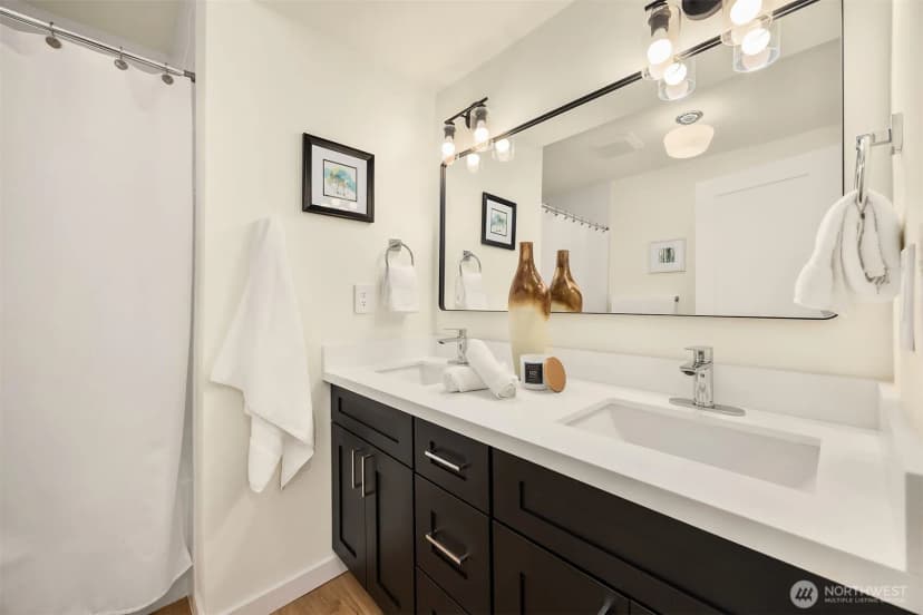 Property photo for 5040 35th Avenue Sw, Seattle photo 13