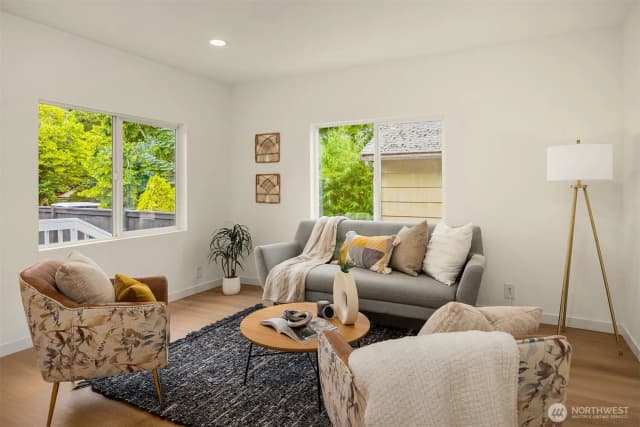 Property photo for 5040 35th Avenue Sw, Seattle photo 3