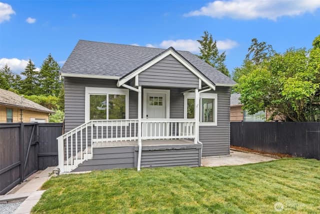Property photo for 5040 35th Avenue Sw, Seattle photo 2