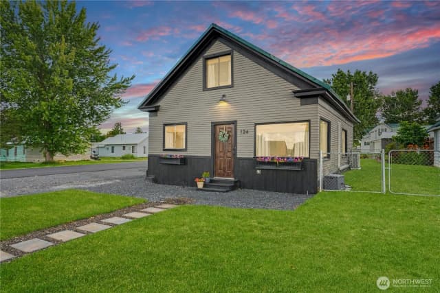 Property photo for 124 N 3rd Street, Coulee City
