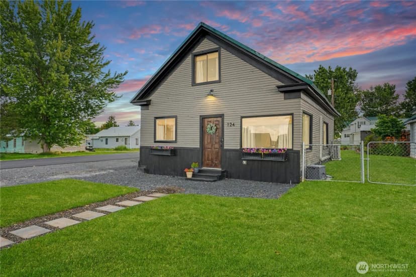 Property photo for 124 N 3rd Street, Coulee City