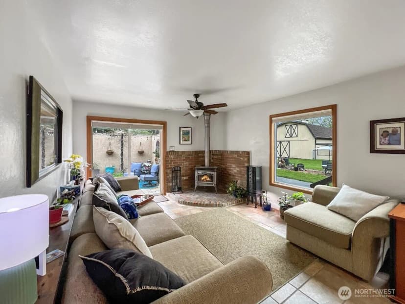 Property photo for 21829 210th Avenue Se, Maple Valley photo 11