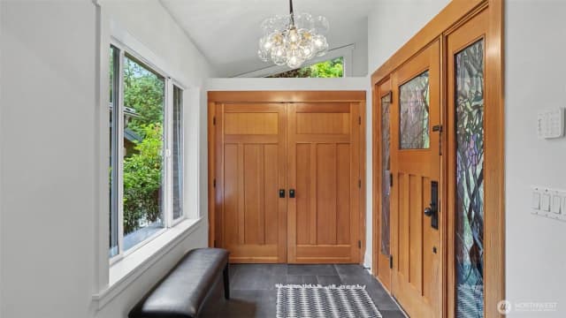 Property photo for 10555 Se 28th Street, Beaux Arts photo 4