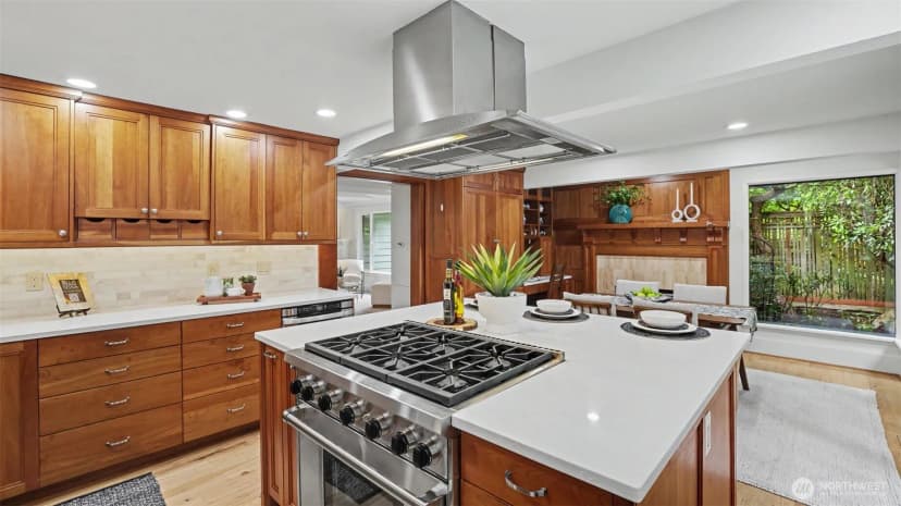 Property photo for 10555 Se 28th Street, Beaux Arts photo 11