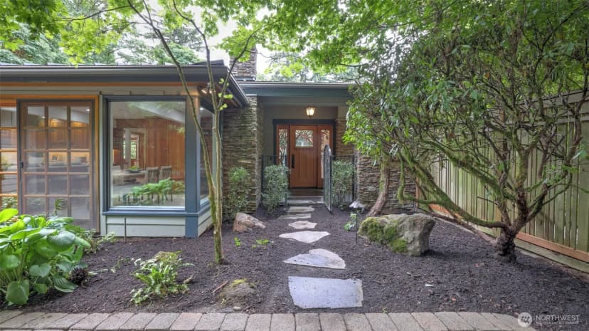Property photo for 10555 Se 28th Street, Beaux Arts