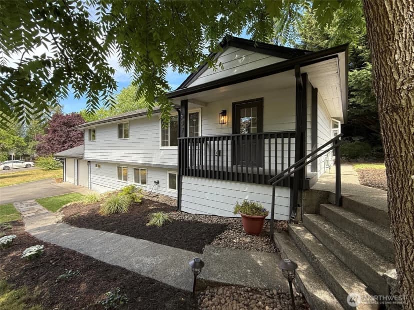 Property photo for 607 244th Street Sw, Bothell photo 2