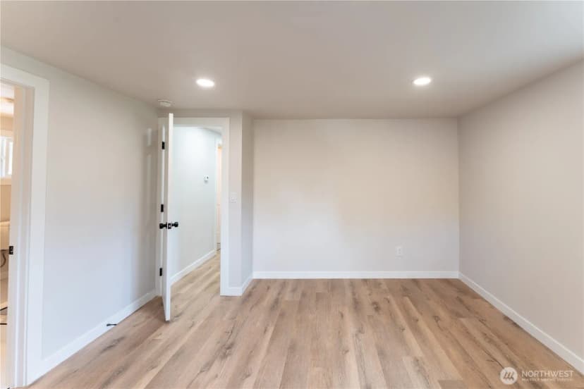 Property photo for 607 244th Street Sw, Bothell photo 17