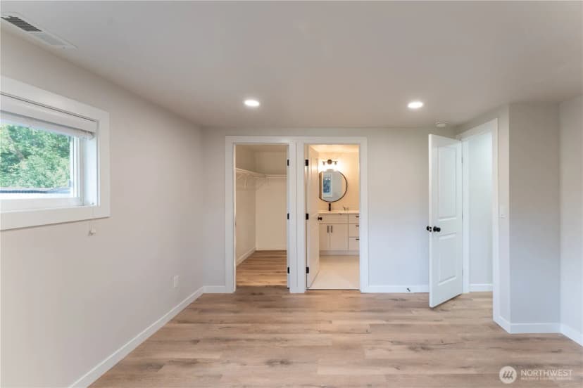 Property photo for 607 244th Street Sw, Bothell photo 13