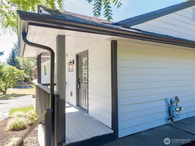 Property photo for 607 244th Street Sw, Bothell photo 3