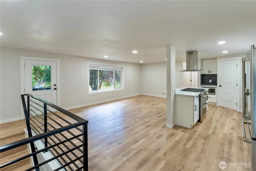 Property photo for 607 244th Street Sw, Bothell photo 10