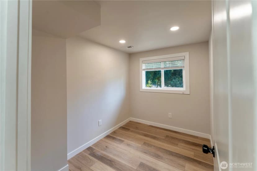 Property photo for 607 244th Street Sw, Bothell photo 18