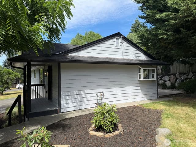 Property photo for 607 244th Street Sw, Bothell photo 4