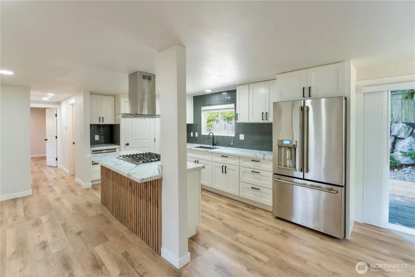 Property photo for 607 244th Street Sw, Bothell photo 6