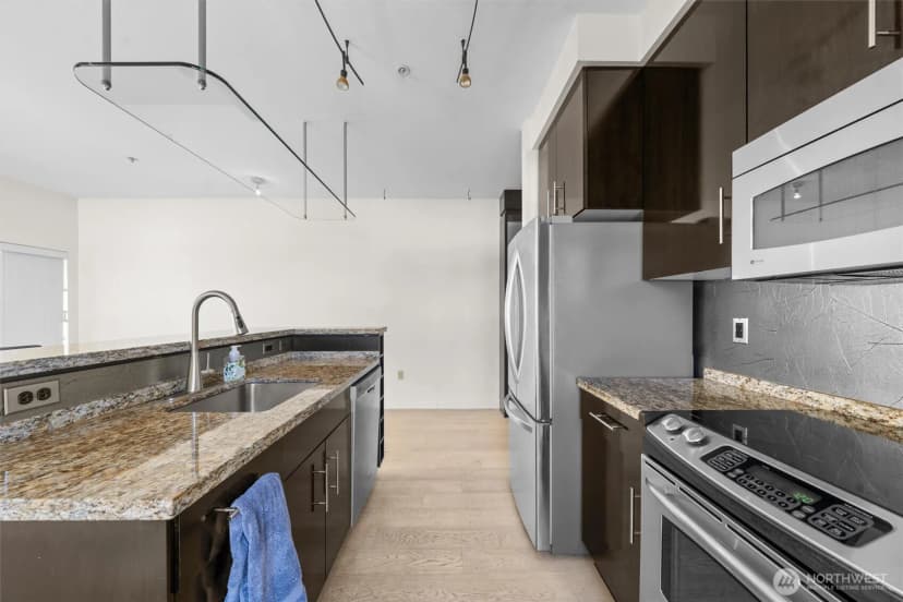 Property photo for 1026 Ne 65th Street #c420, Seattle photo 11