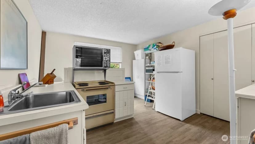 Property photo for 15964 Ne 15th Street #a10, Bellevue photo 38